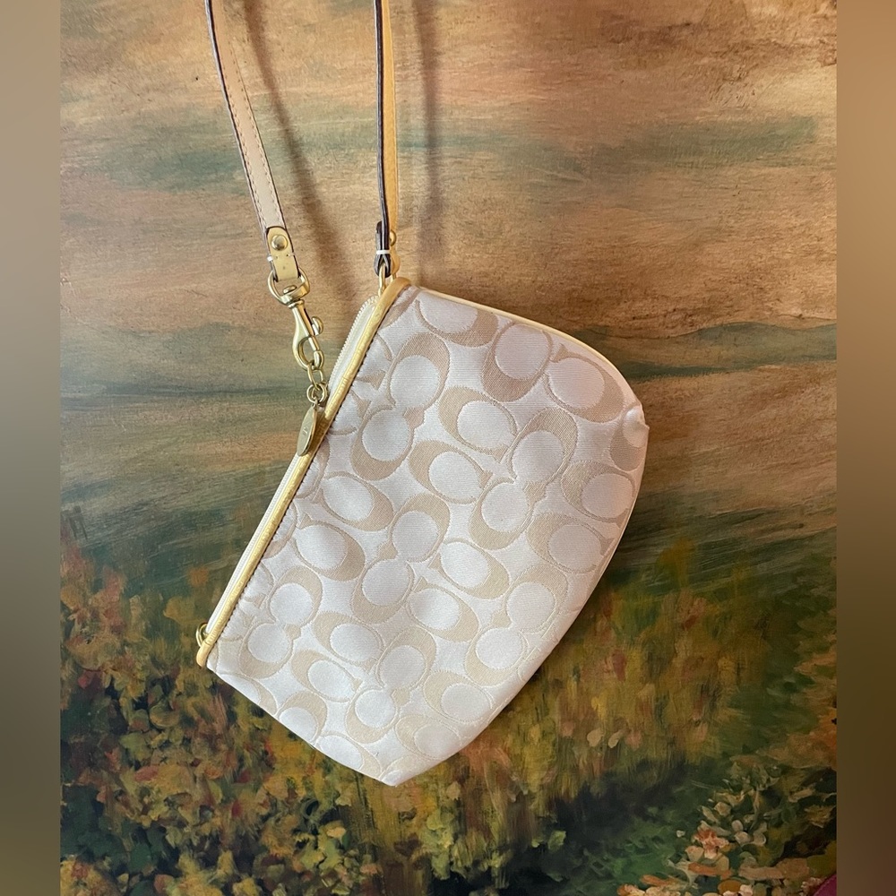 Coach Y2k Wristlet Wallet. Like New Condition. - image 3